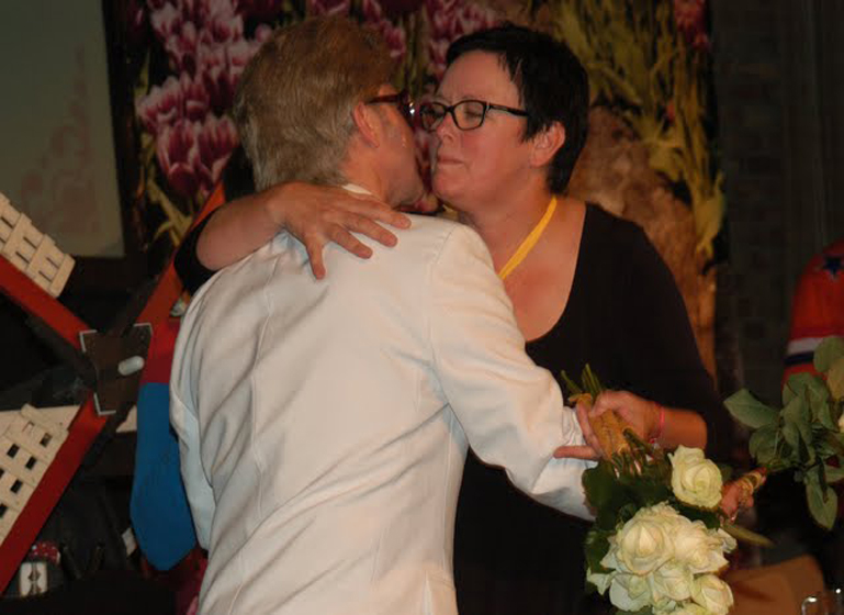 Keessie wordt gezoend in Bantsiliek